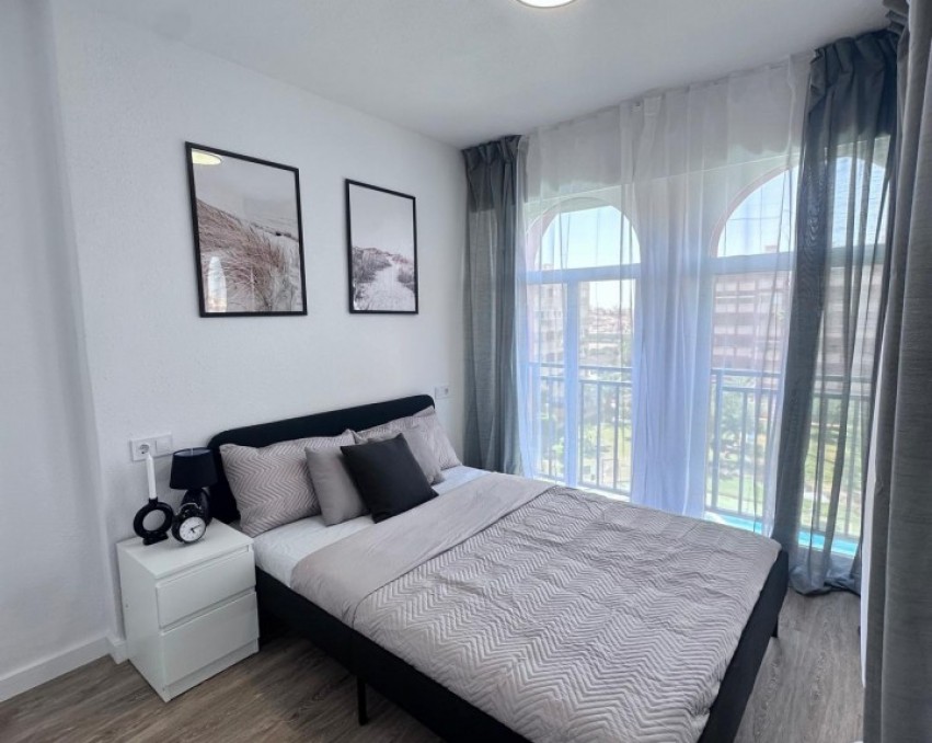 Nowoczesny apartament na 5 piętrze z widokiem na basen w Torrevieja, La Mata