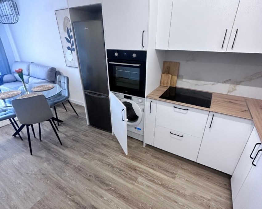 Nowoczesny apartament na 5 piętrze z widokiem na basen w Torrevieja, La Mata